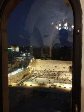 Western Wall view apartment